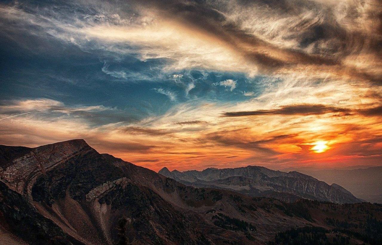 sunrise over the mountains