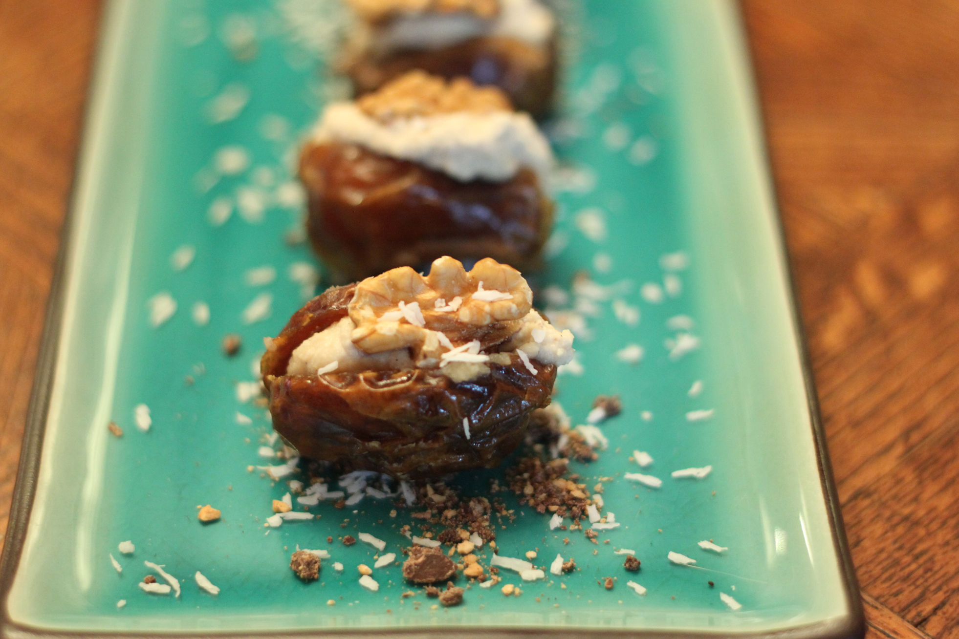 spiced creamy stuffed dates